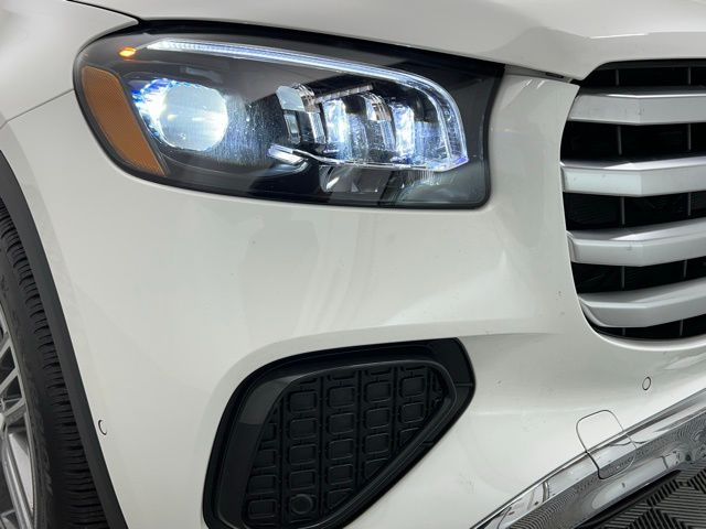 2025 Mercedes Benz GLS 450 4MATIC photo 4