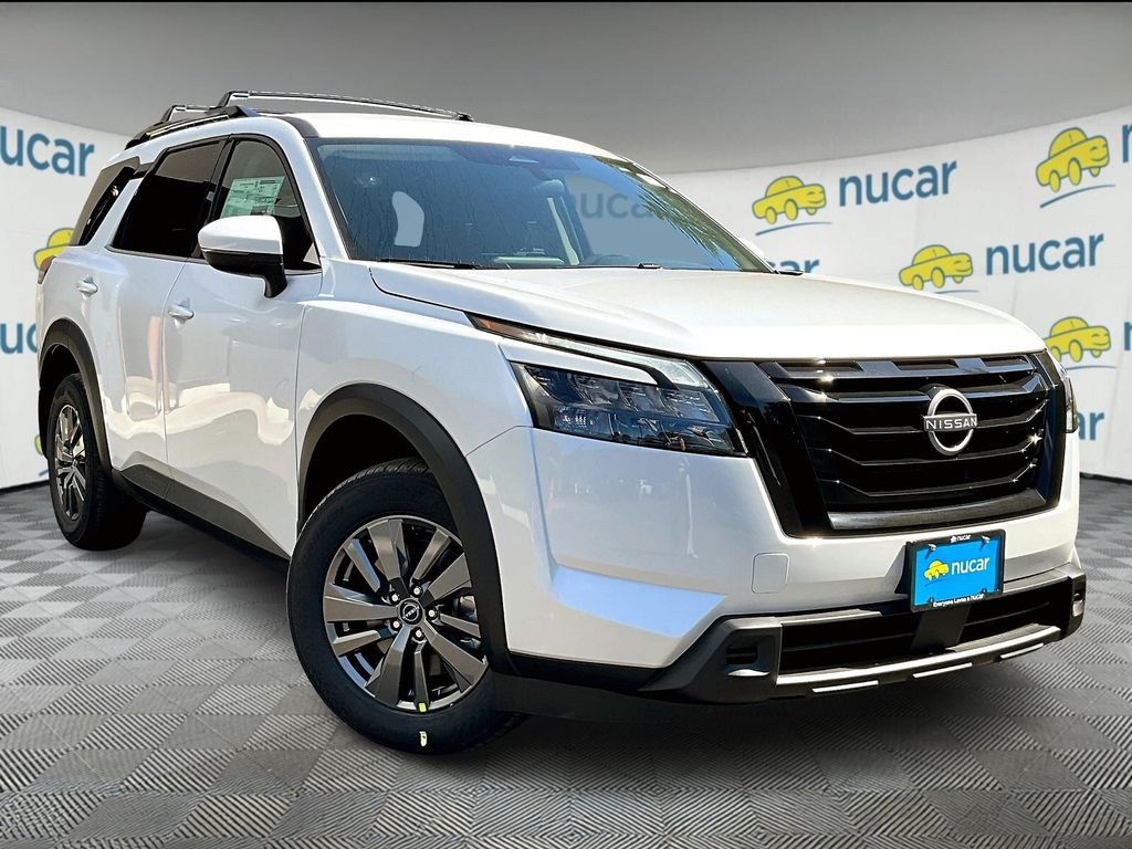 2025 Nissan Pathfinder SV's photo