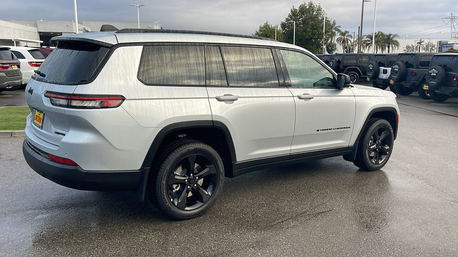 2025 Jeep Grand Cherokee Limited photo 4