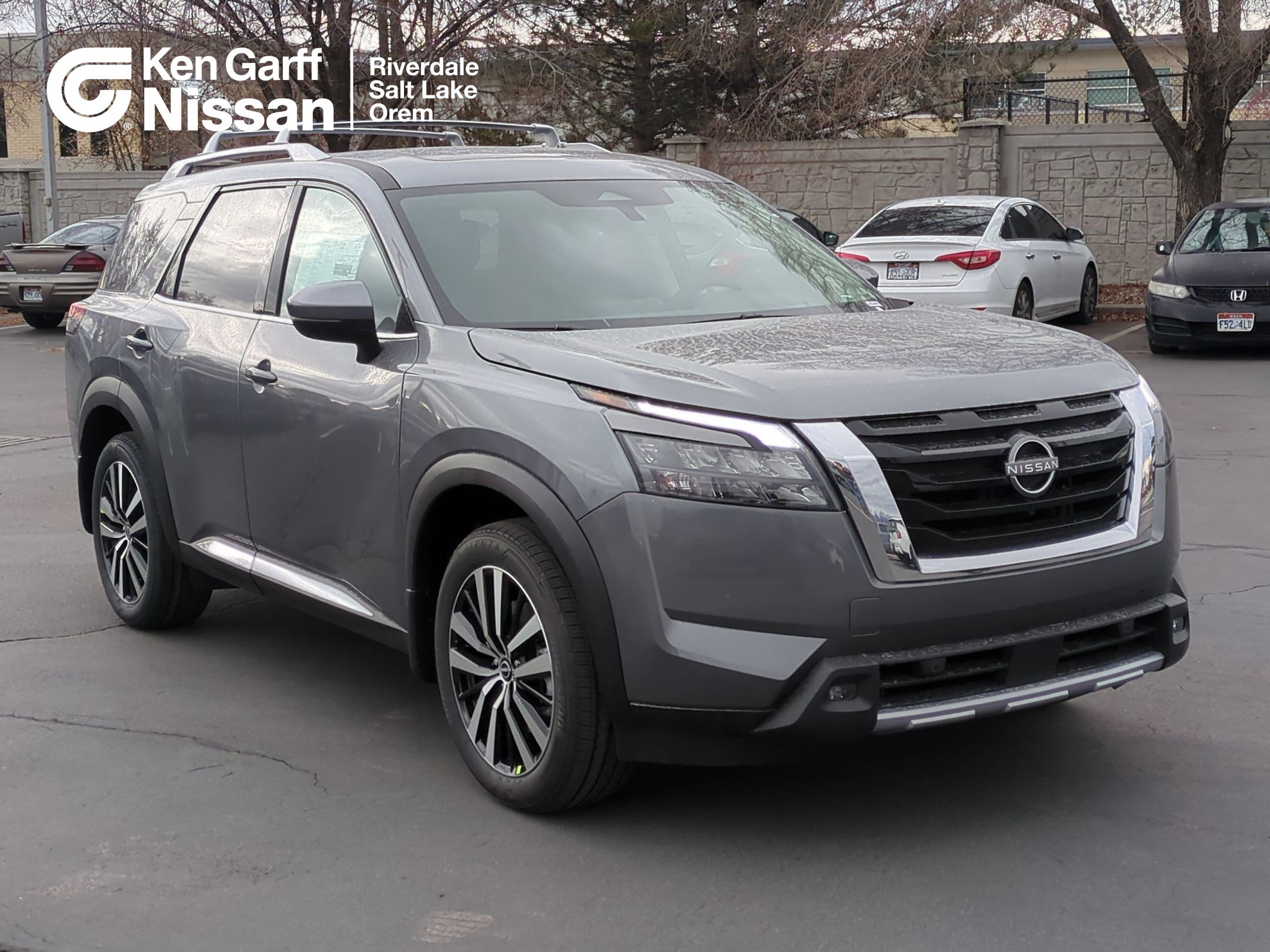 2025 Nissan Pathfinder Platinum's photo