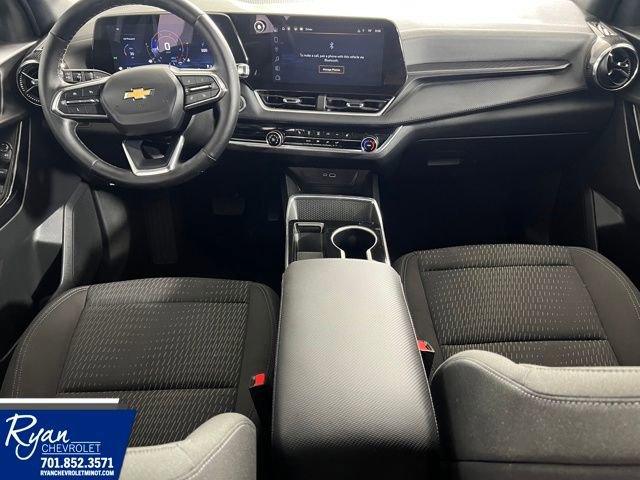 2025 Chevrolet Equinox LT photo 2