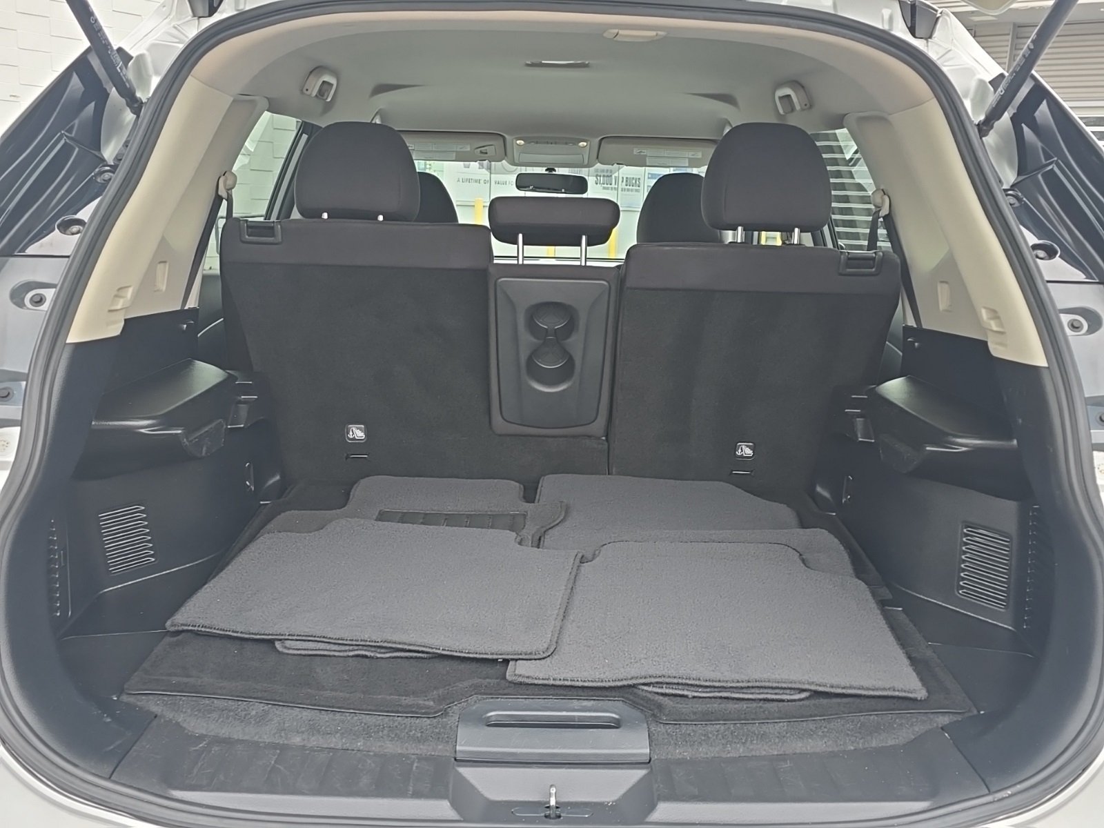 2016 Nissan Rogue SV photo 8