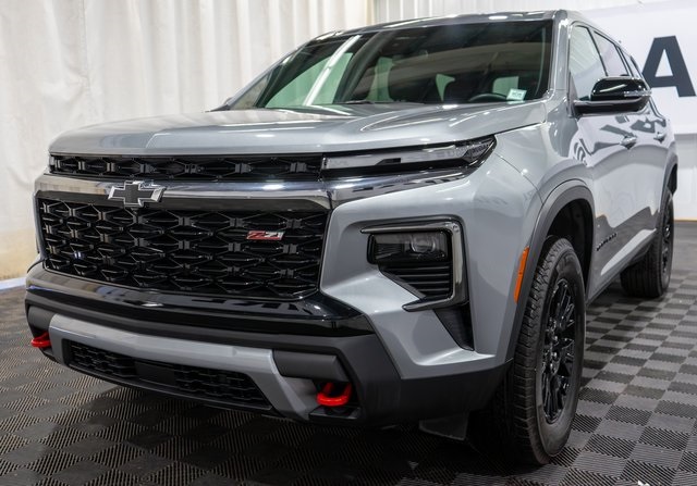 2025 Chevrolet Traverse Z71 photo 2