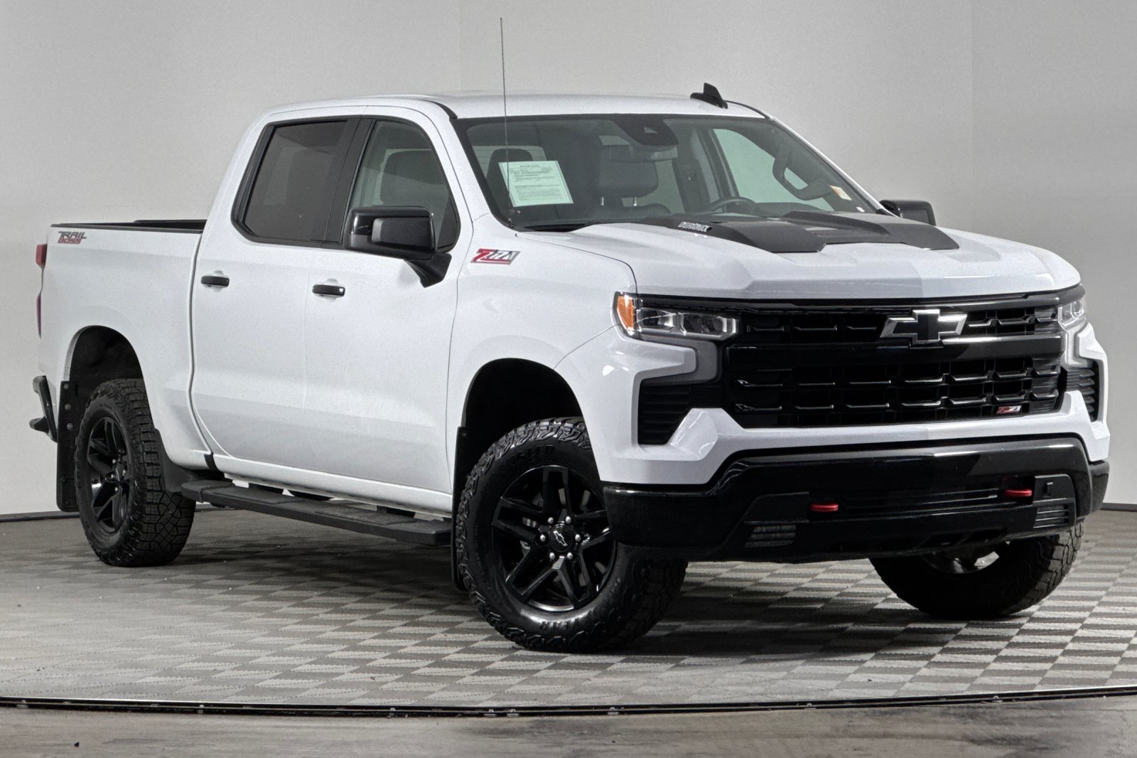 2024 Chevrolet Silverado 1500 LT Trail Boss photo 2