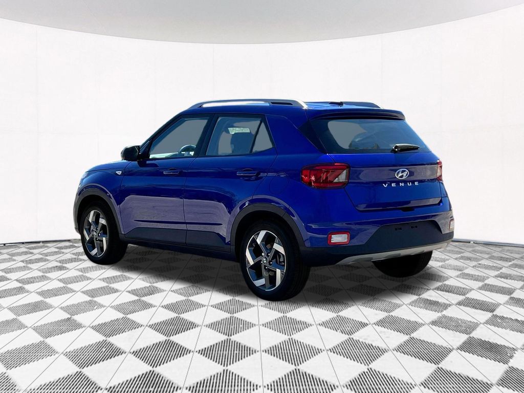 2025 Hyundai Venue SEL photo 3