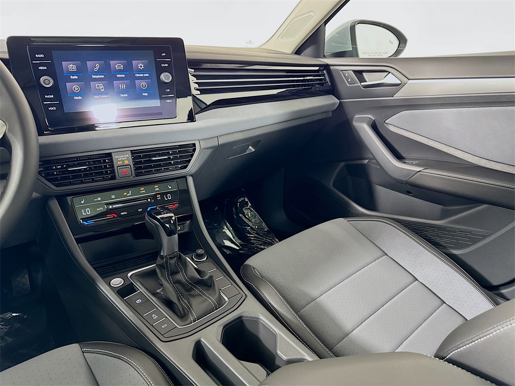 2025 Volkswagen Jetta 1.5T SE photo 9