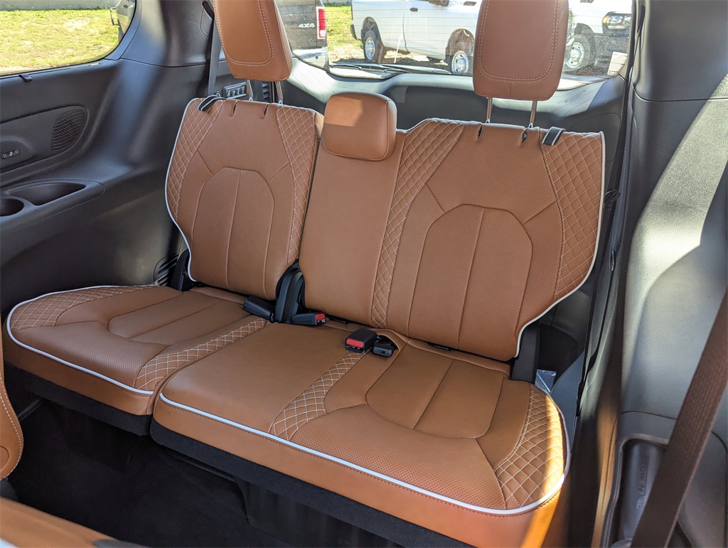 2026 Chrysler Pacifica Pinnacle photo 30