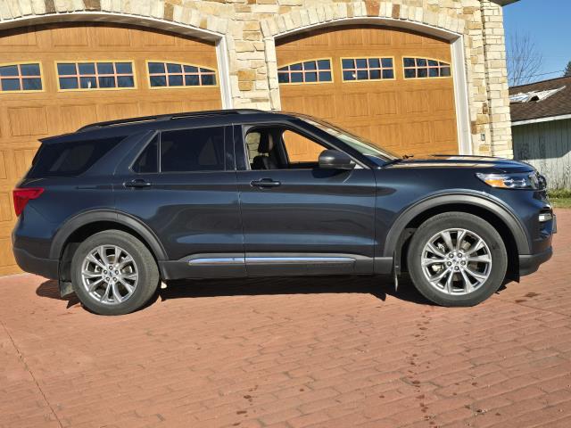 2022 Ford Explorer XLT photo 2