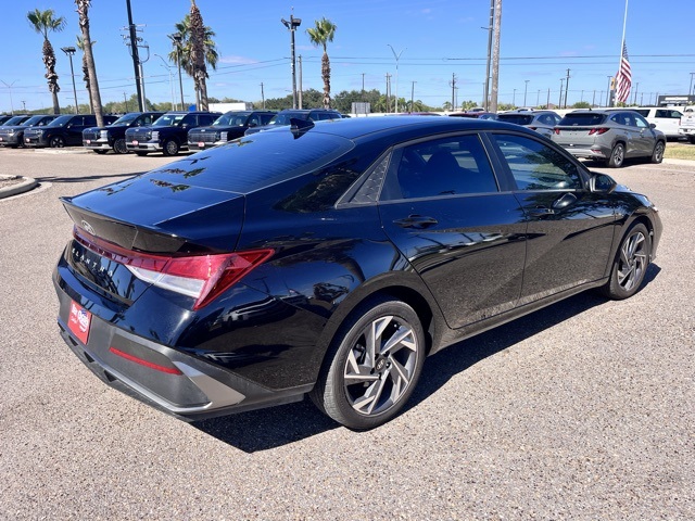 2025 Hyundai Elantra SEL Sport photo 4