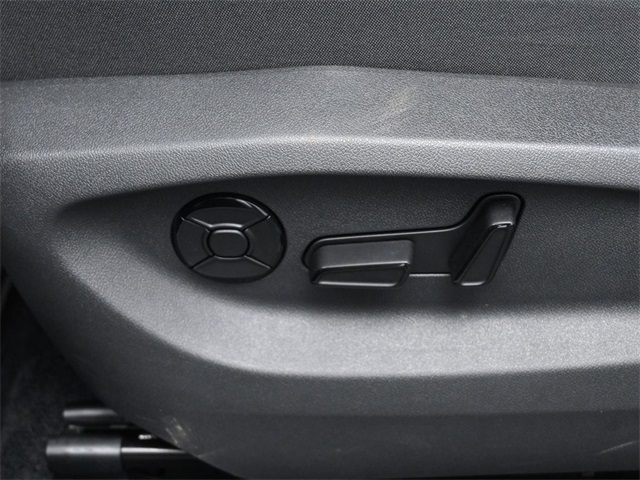 2025 Volkswagen Tiguan SE photo 18