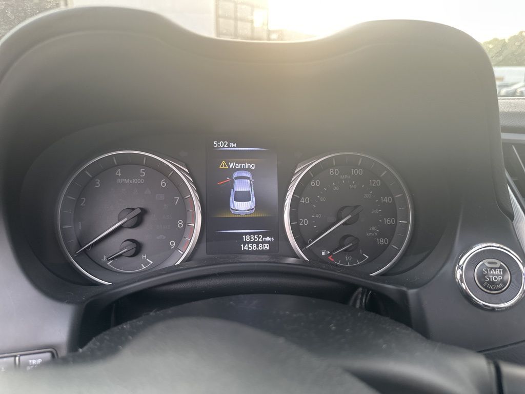 2022 Infiniti Q60 Luxe photo 2