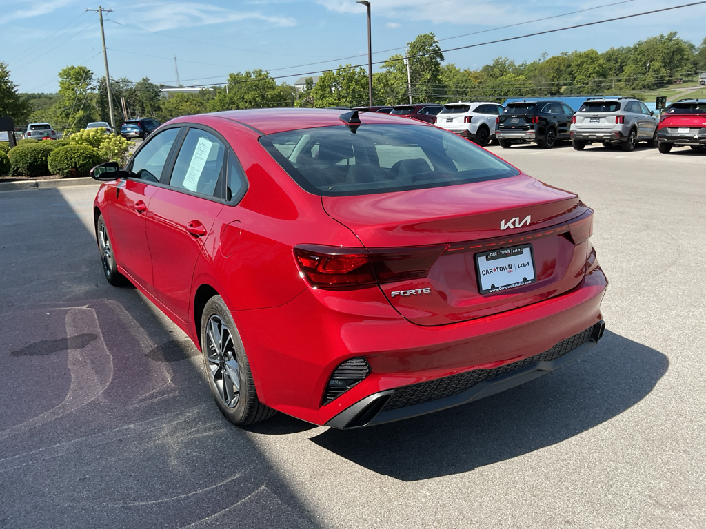 2023 Kia Forte LXS photo 3
