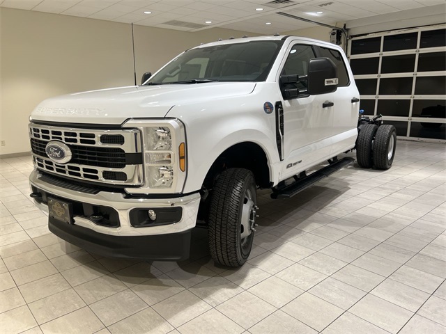 2026 Ford F-350 Super Duty Chassis Cab XL's photo