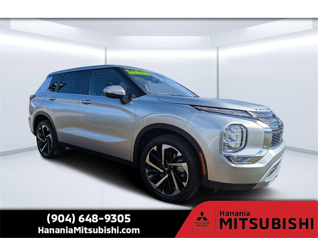 2024 Mitsubishi Outlander SE's photo