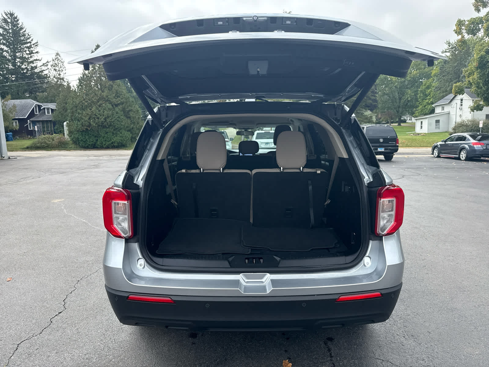2020 Ford Explorer Base photo 17