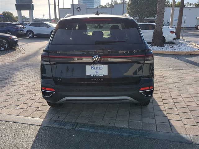 2025 Volkswagen Taos SE photo 3