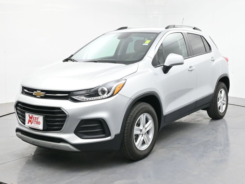 Used 2022 Chevrolet Trax LT with VIN KL7CJPSM4NB526563 for sale in Monticello, Minnesota