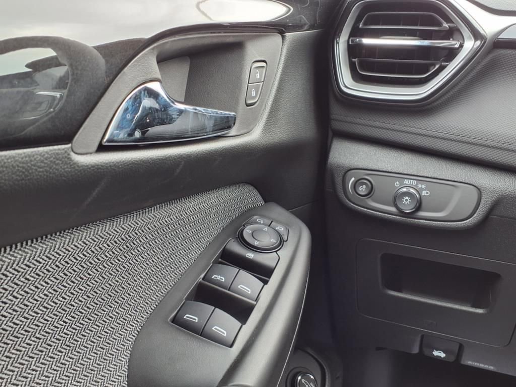 2025 Chevrolet Trailblazer LT photo 19