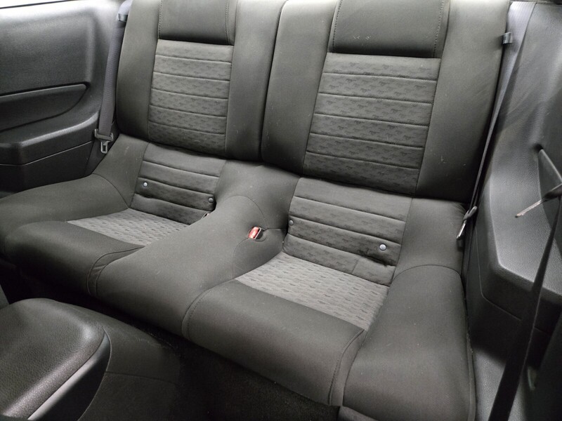 2006 Ford Mustang GT Deluxe photo 9