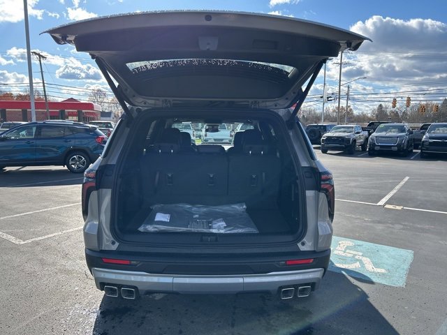 2026 Chevrolet Traverse Z71 photo 3