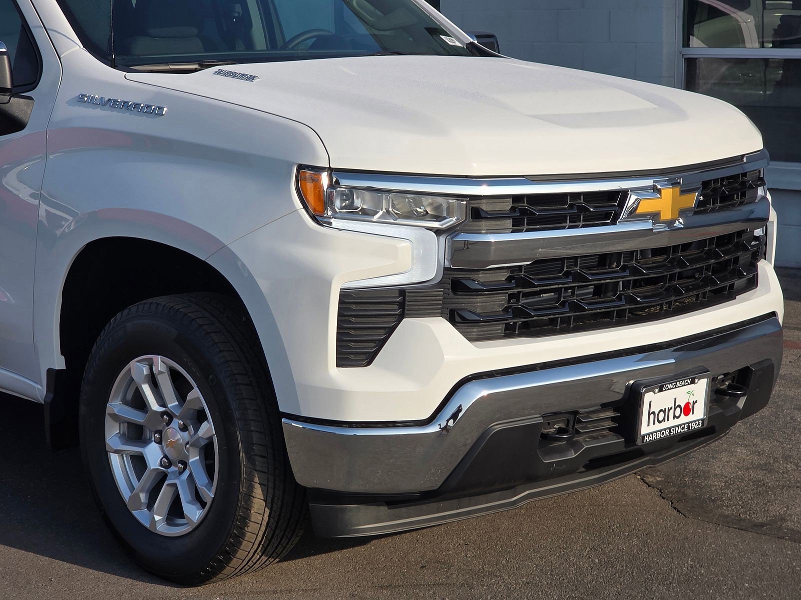 2025 Chevrolet Silverado 1500 LT photo 3