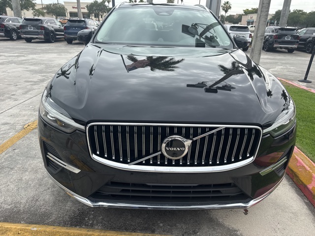 2023 Volvo XC60 B5 Ultimate photo 2