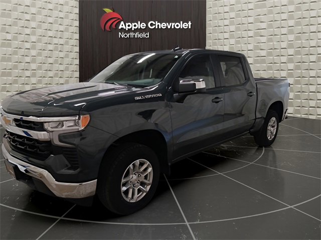 2025 Chevrolet Silverado 1500 LT photo 3