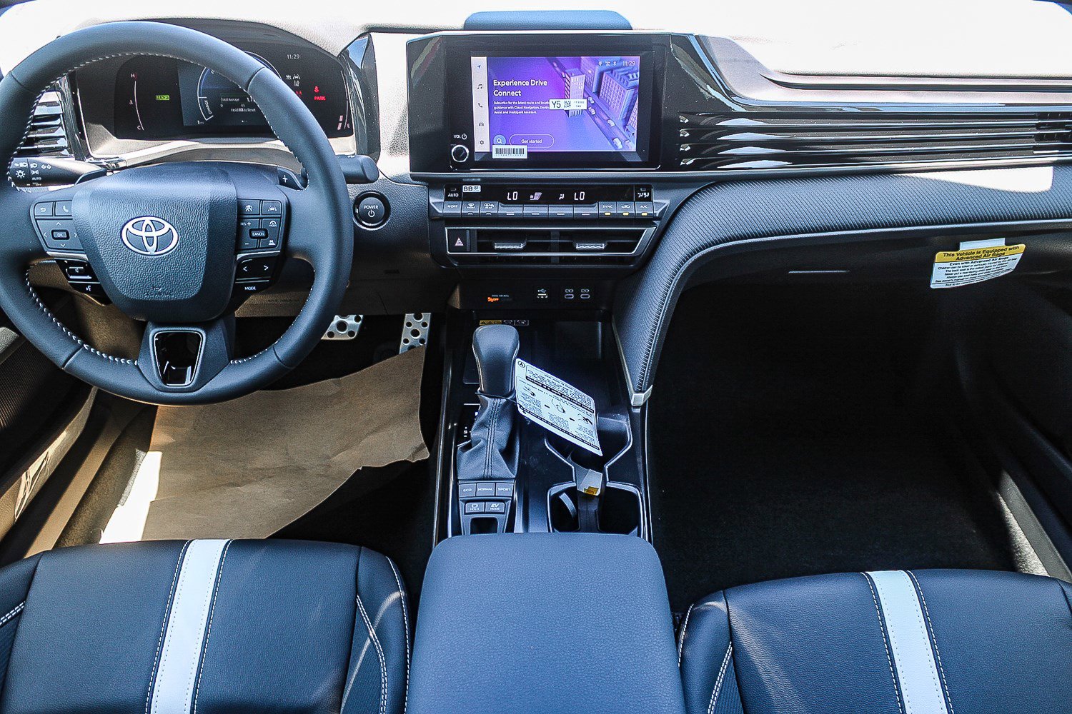 2025 Toyota Camry SE photo 13