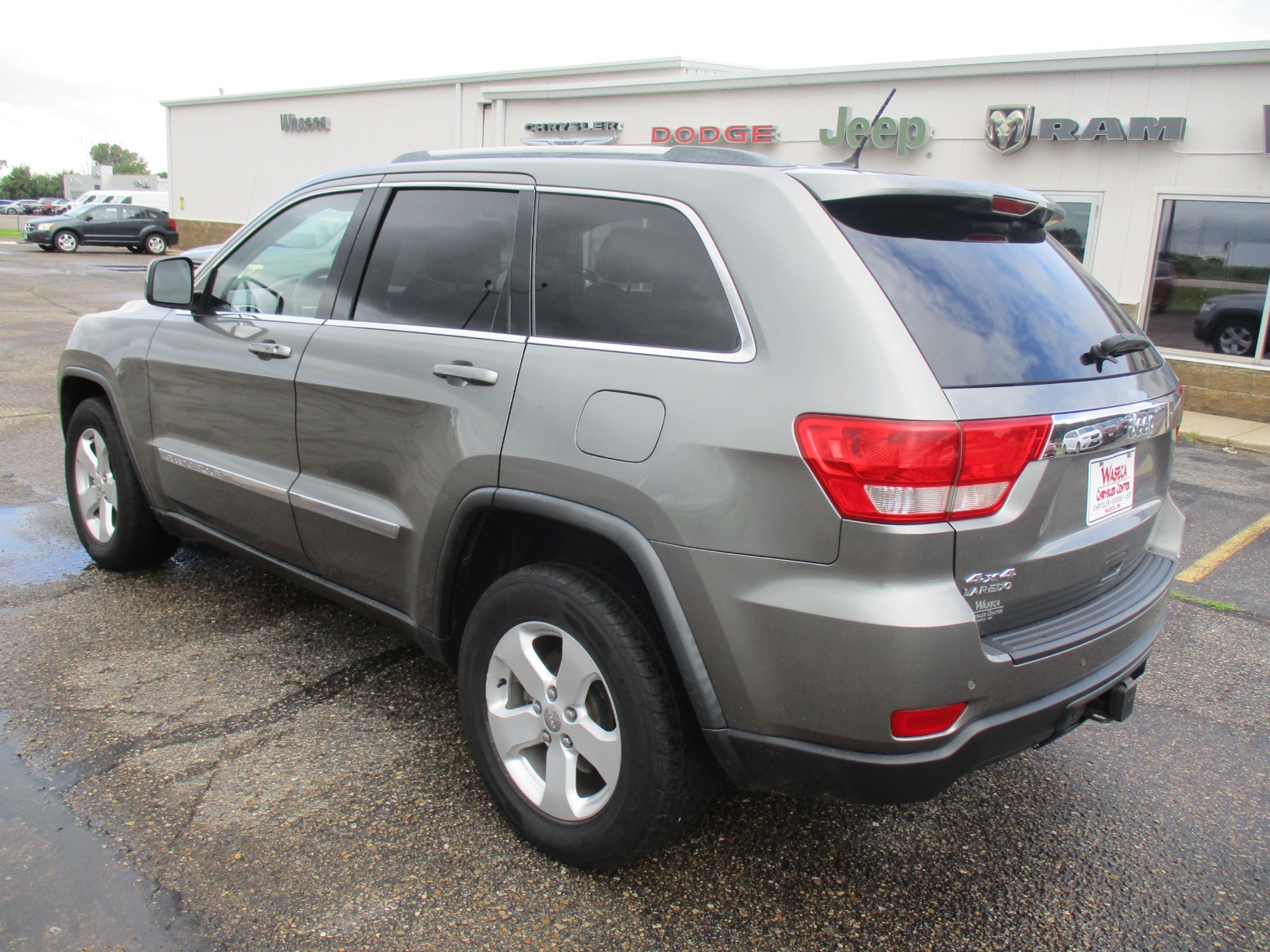 2012 Jeep Grand Cherokee Laredo photo 2