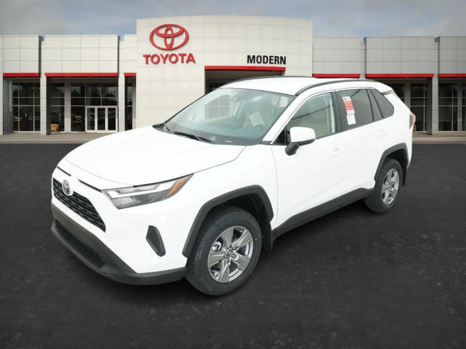 2025 Toyota RAV4 XLE's photo