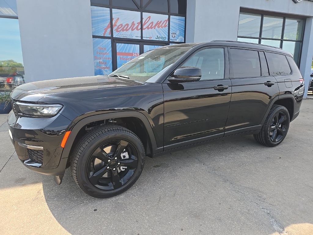 2025 Jeep Grand Cherokee Limited photo 2