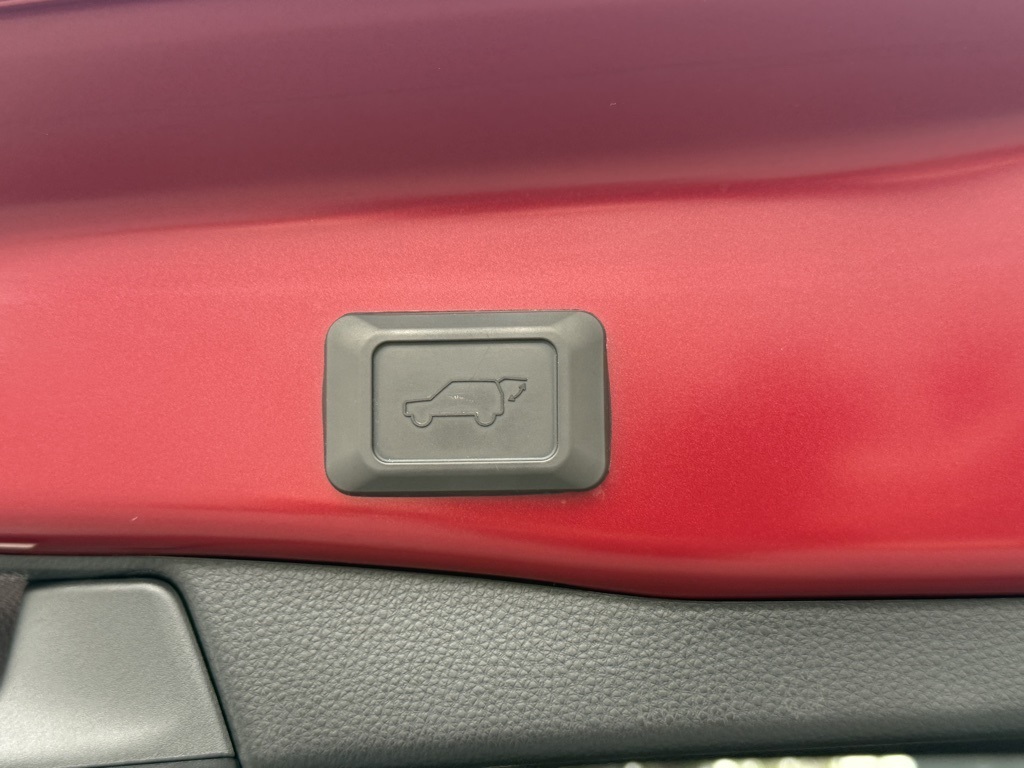 2023 Toyota RAV4 Hybrid XLE photo 11