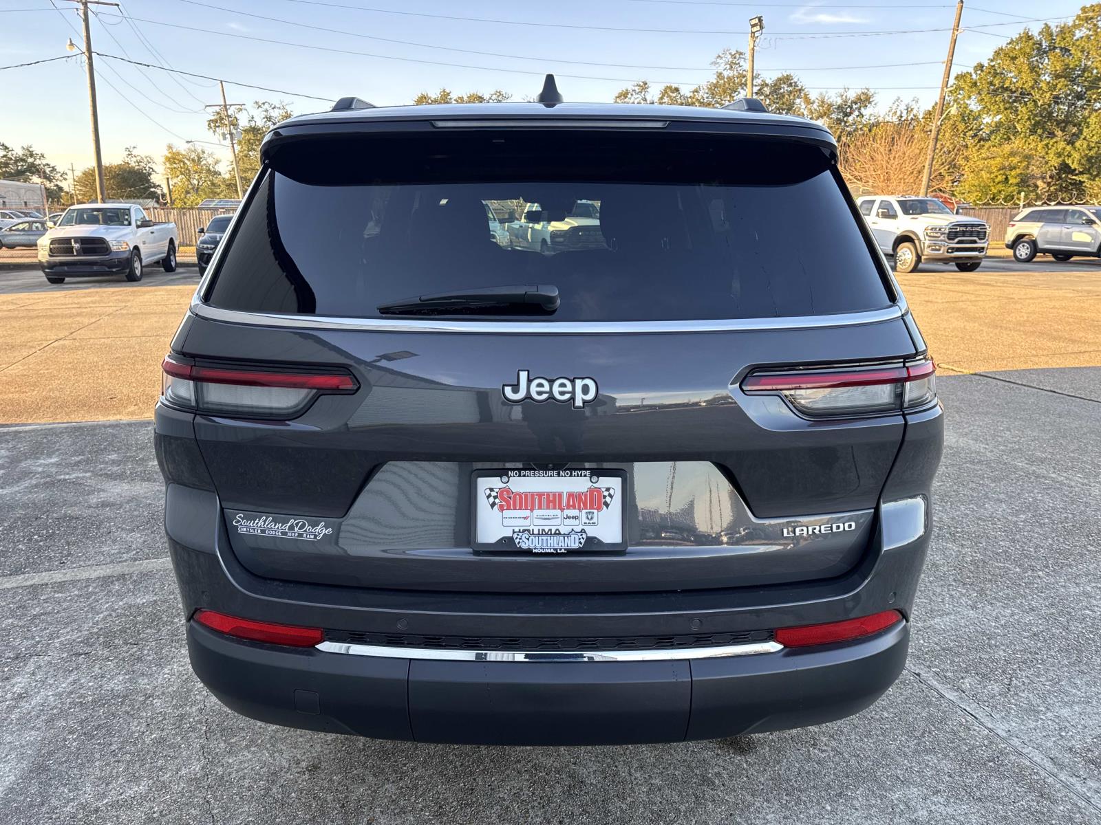 2025 Jeep Grand Cherokee Laredo X photo 3