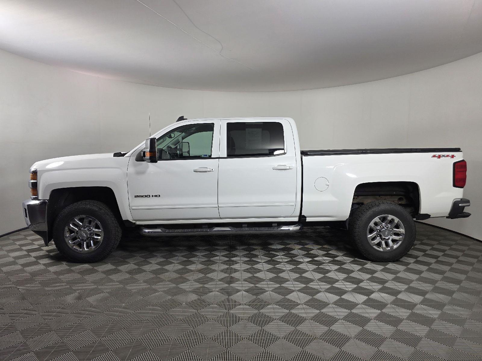 2016 Chevrolet Silverado 2500HD LT photo 2