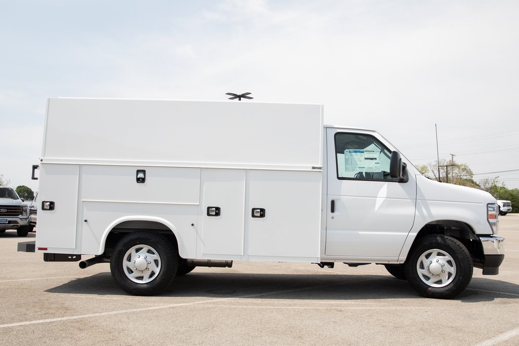 2026 Ford E-350 Base photo 9