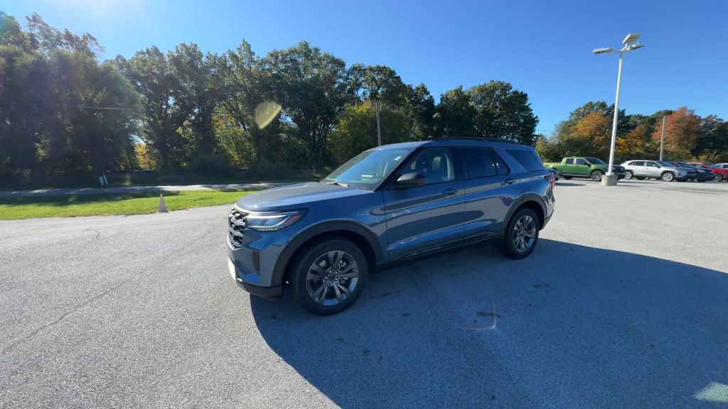 2026 Ford Explorer photo 4