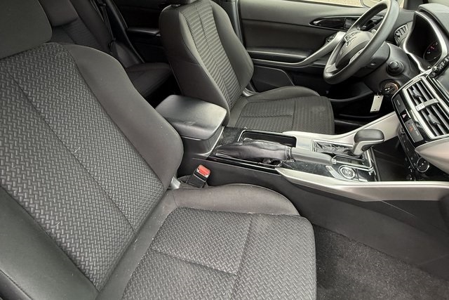 2019 Mitsubishi Eclipse Cross ES photo 2