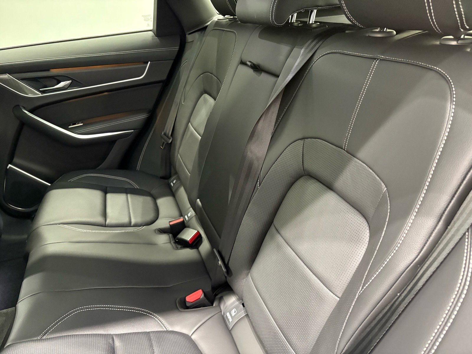 2026 Jaguar F-PACE R-Dynamic S P250 photo 11