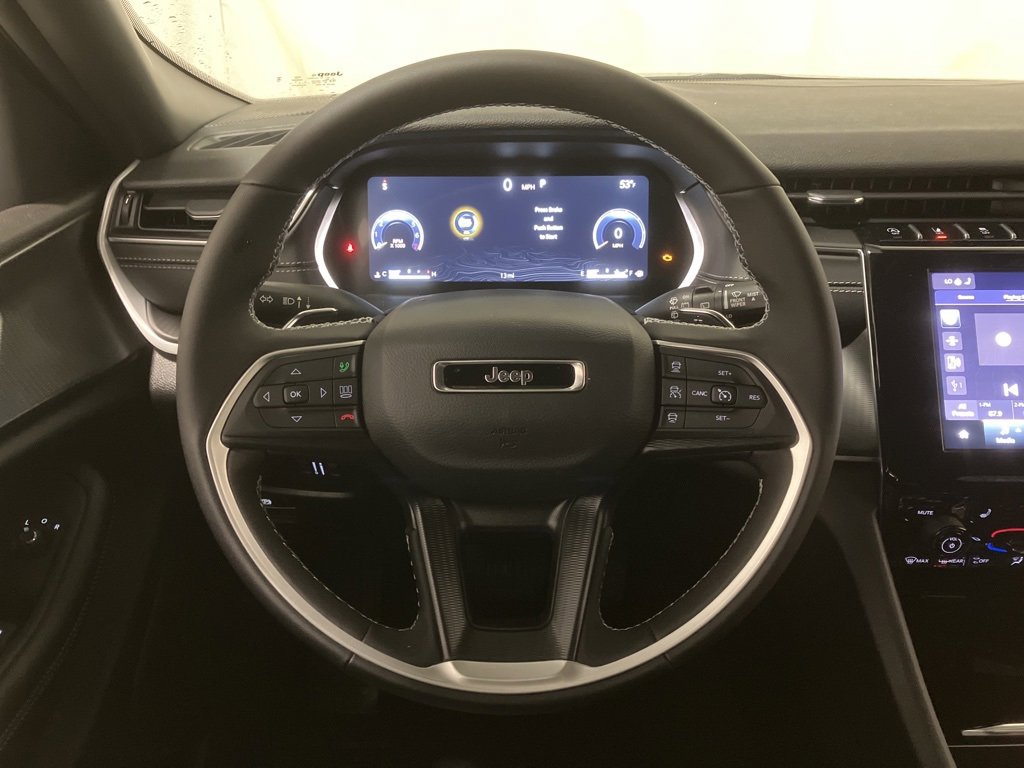 2025 Jeep Grand Cherokee Laredo X photo 3