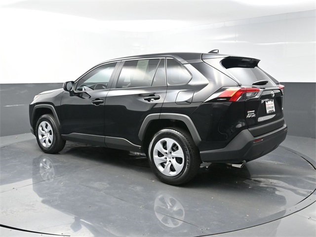2025 Toyota RAV4 LE photo 4