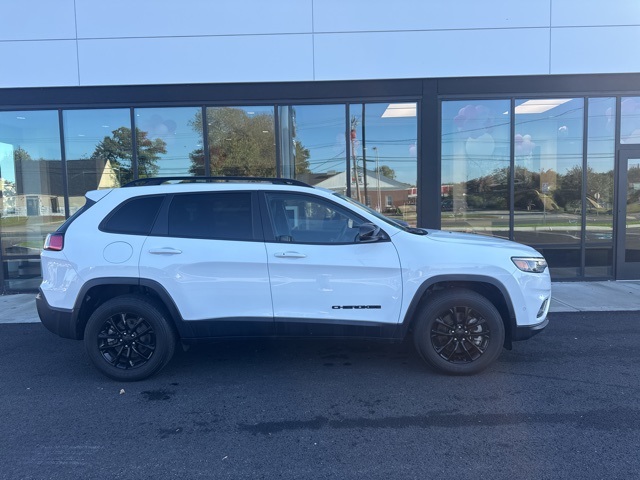 2023 Jeep Cherokee Altitude photo 2