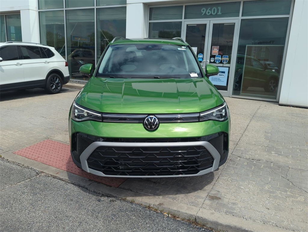 2025 Volkswagen Taos SEL photo 3