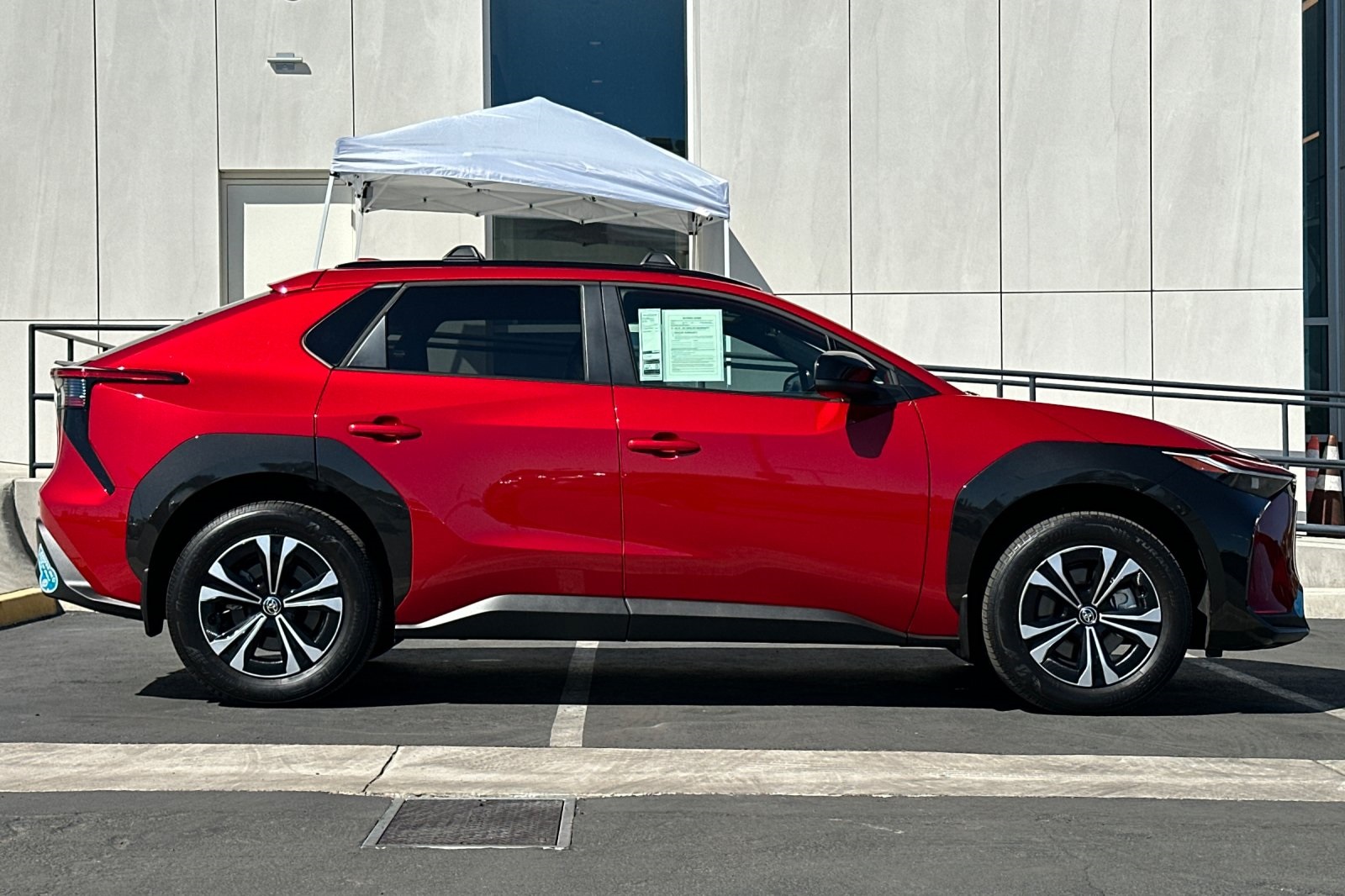 2024 Toyota bZ4X XLE photo 2