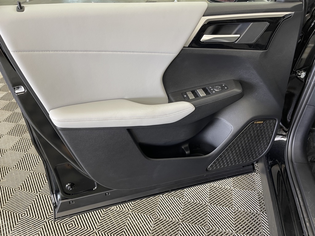 2025 Mitsubishi Outlander SE photo 18