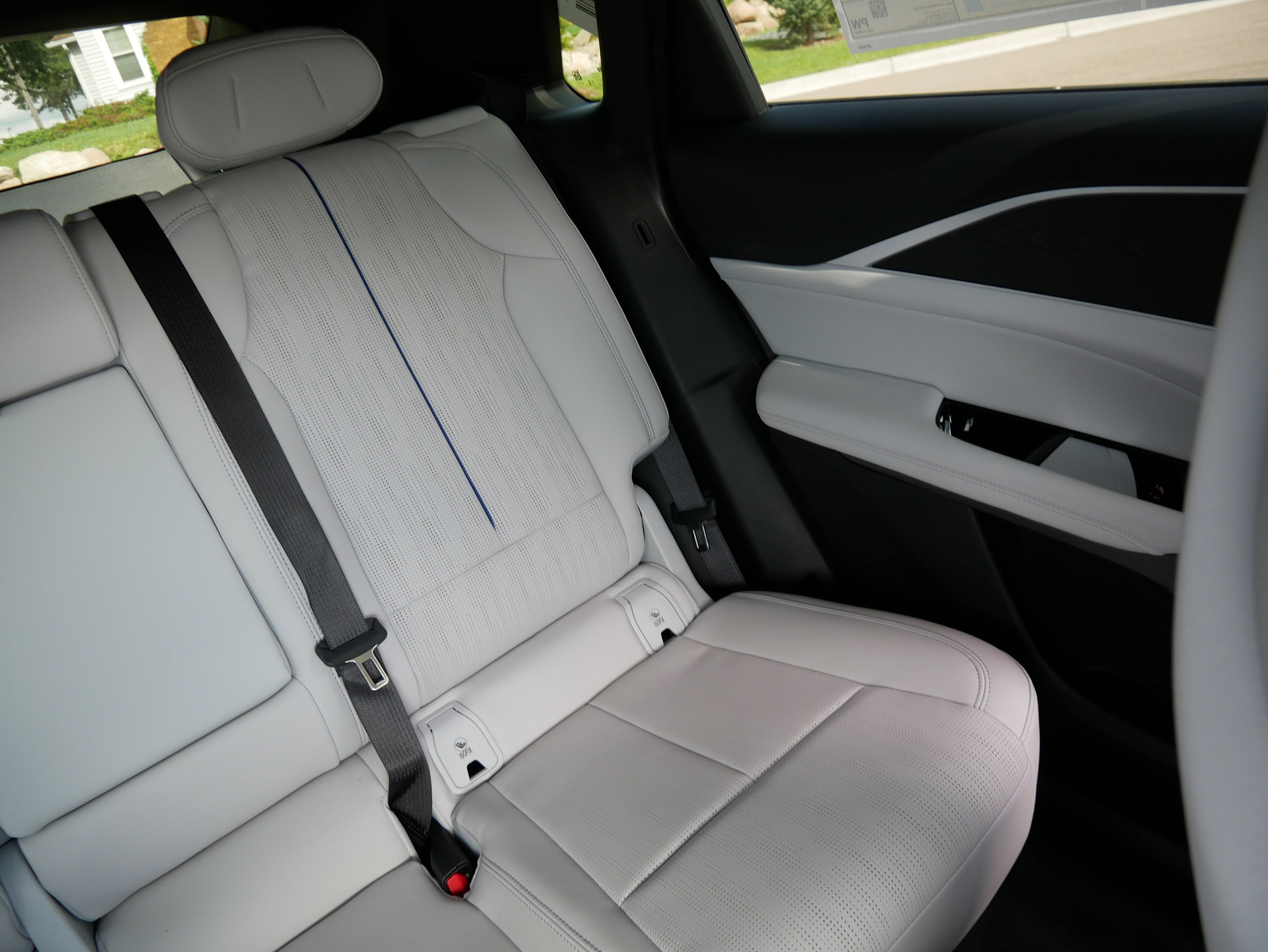 2026 Cadillac Lyriq Luxury photo 7