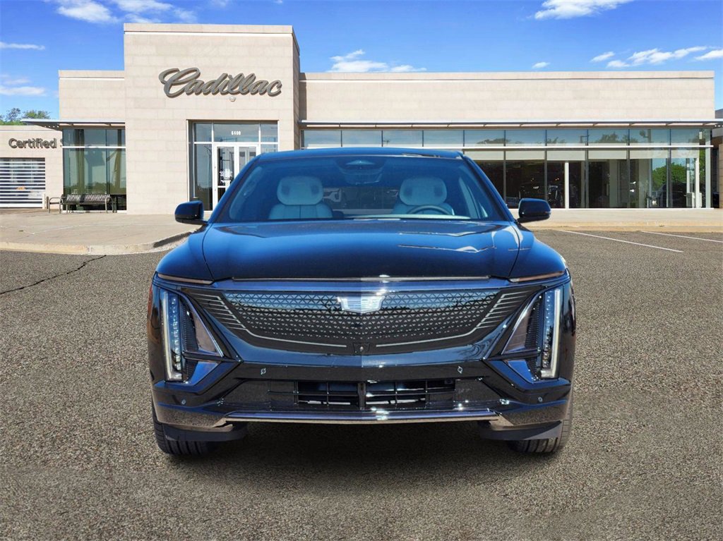2025 Cadillac Lyriq Sport photo 2