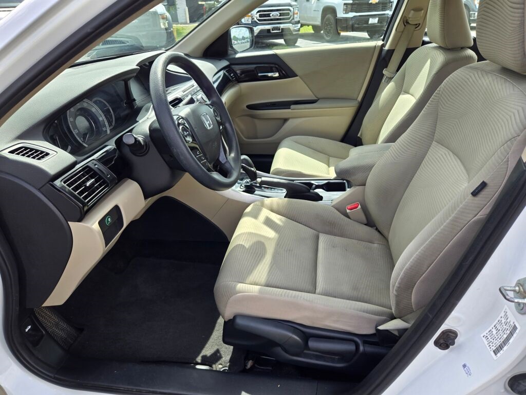 2017 Honda Accord LX photo 13