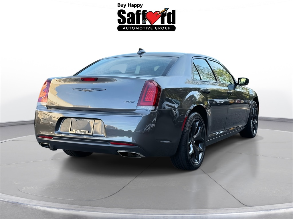 2023 Chrysler 300 Touring photo 8