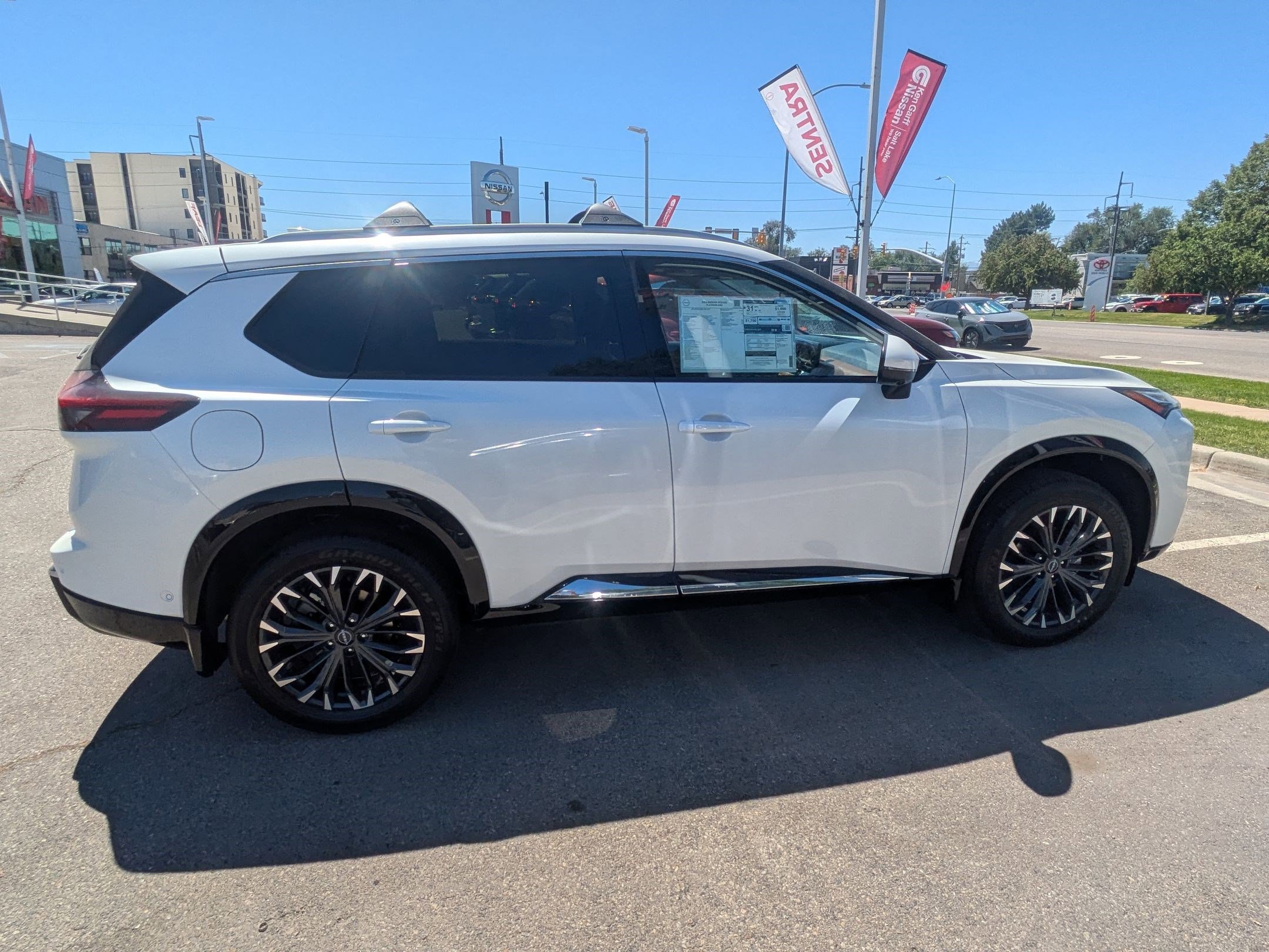 2025 Nissan Rogue Platinum photo 2