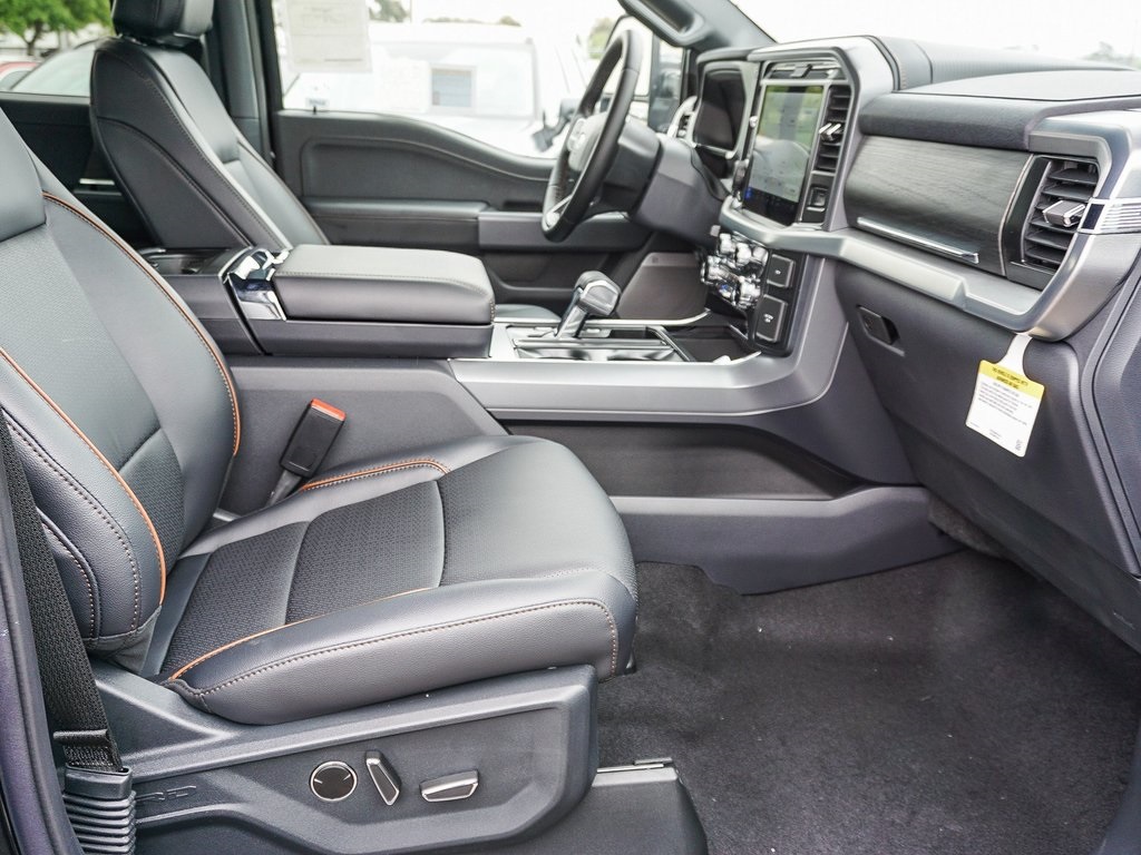 2025 Ford F-150 Lariat photo 12